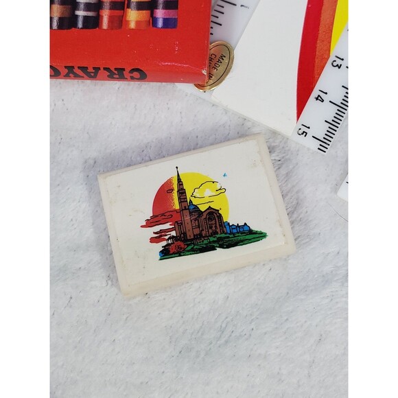 Unbranded Retro Vintage 8 Pack Crayons With 2 Rainbow Rulers And Eraser - Picture 3 of 5